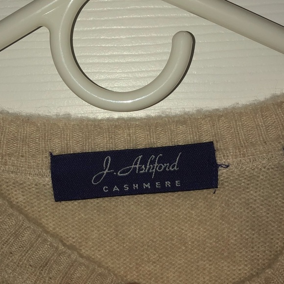 MAKE AN OFFER. Premium J. Ashford cashmere sweater - Picture 2 of 4